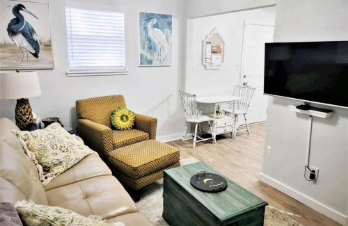 Old Town Casa | Best Location Quiet Cottage Pets Kitchen