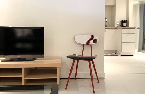 Waterloo Apartamento | Best Location uptown Waterloo, beside Park. Small Clean Private Room (C)