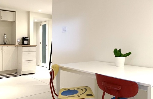 Waterloo Apartamento | Best Location uptown Waterloo, beside Park. Small Clean Private Room (C)