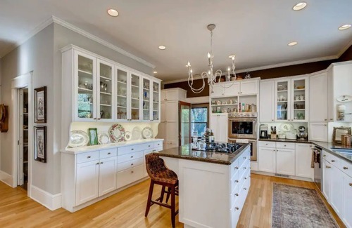 Summit Hill Casa | Best Location! Walk, Shop & Eat on Summit, Grand & Selby; Sleeps 15!