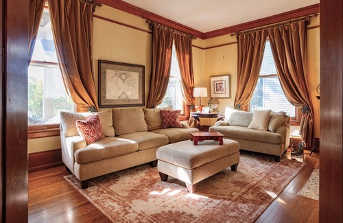 Summit Hill Casa | Best Location! Walk, Shop & Eat on Summit, Grand & Selby; Sleeps 15!