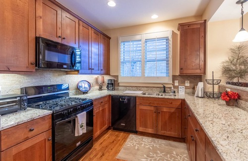 Bear Lake Reserve Casa | "Best mountain view" Enjoy the lake and mountains at this 5 star resort.