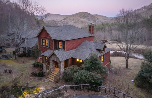 Bear Lake Reserve Casa | "Best mountain view" Enjoy the lake and mountains at this 5 star resort.