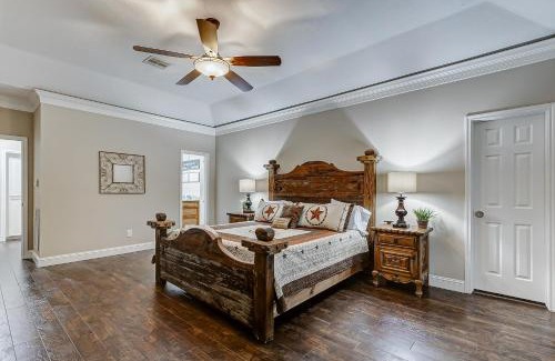 Walden on Lake Conroe Casa | Best of Lake Conroe - Sleeps 16 - Lakefront Memories