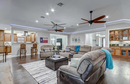 Walden on Lake Conroe Casa | Best of Lake Conroe - Sleeps 16 - Lakefront Memories