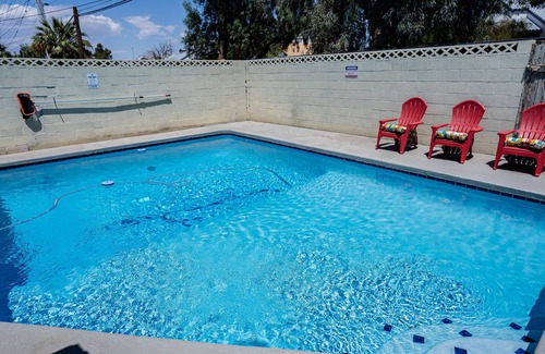 Rancho Oakey Casa | Best of Las Vegas Getaway | Sparkling Pool