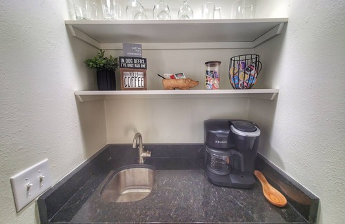 Bella Vista Casa | Best of NWA - Pool Table, MTB Trails, Golf, Hiking, King Bed