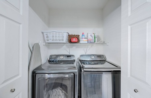 Westside Casa | BEST on the WEST HomeNr Shopping/Food/DWTN with Games &Private Yard