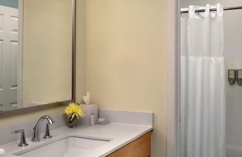 Parsippany Casa | Best Place to Stay in Parsippany! Large Unit with Free Parking! Pet-Friendly!