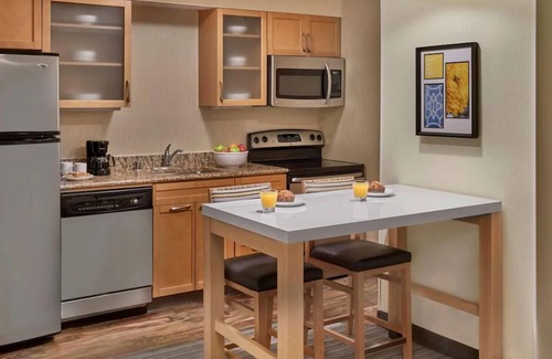 Chesterfield Casa | Best Place to Stay in Chesterfield! Kitchen, Free Breakfast, Pets Allowed