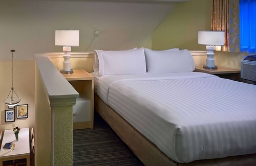 Omaha Hotel | Best Place to Stay in Nebraska! Onsite Pool, Free Breakfast, Pets Allowed
