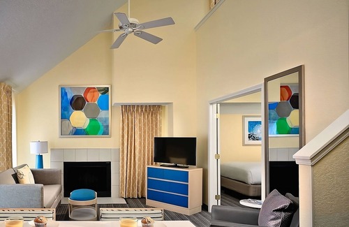Omaha Hotel | Best Place to Stay in Nebraska! Onsite Pool, Free Breakfast, Pets Allowed