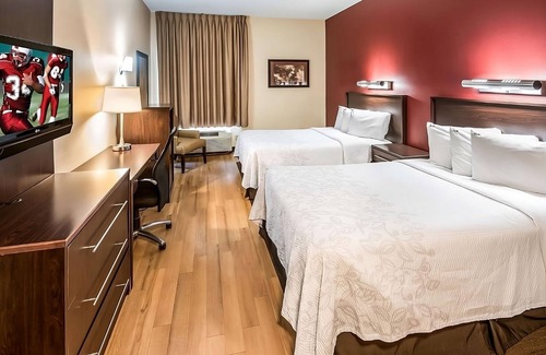 East Garden City Casa | Best Place to Stay in NYC! 2 Pet-Friendly Units, Near Nassau County Aquatic Center!