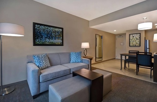 Florida Central Atlantic Coast Hotel | Best Place to Unwind! Swimming Pool, Full Kitchen, Pets Allowed!