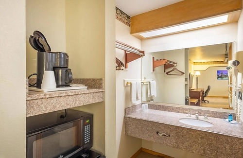 Three Rivers Casa | Best Place to Unwind! Pet-Friendly Property, Parking, Outdoor Pool!