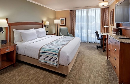 Coronado Hotel | Best Place to Unwind! Comfortable Unit, Onsite Pool, Parking & Beach Access!