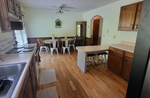 Andrews Casa | BEST porch view of the Smokies! AMAZING creekside fire pit, Master suite!