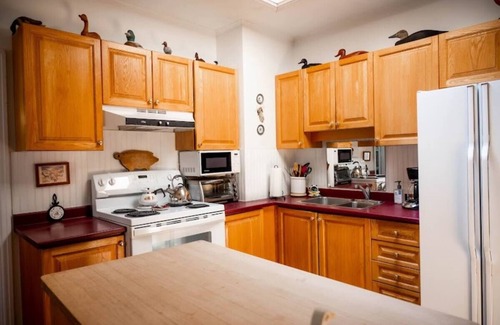 North Bay Cabaña | Best spot on Lake Nipissing + private beachfront + parking + close to downtown