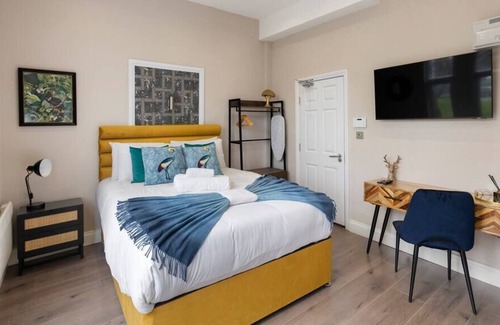 Seven Sisters Condominio | Best Studio Staycation in Prime Location