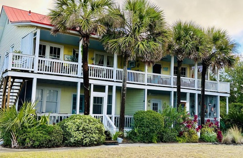 Sullivan's Island Condominio | Best Sunsets on Sullivans- Beachfront- Top Floor