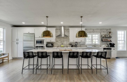 Gainesville Casa | Experience the Awesome Lake Lanier Lifestyle!