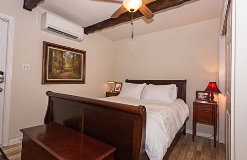 Jamestown Casa | El mejor valor en Main St Queen Bed TV DVD-Toda la casa