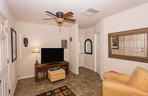 Jamestown Casa | El mejor valor en Main St Queen Bed TV DVD-Toda la casa
