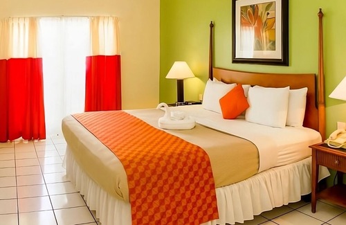 Rodney Bay Hotel | Best Value, Quality Stay! Free Parking, Minutes Away from La Clery Playing Field