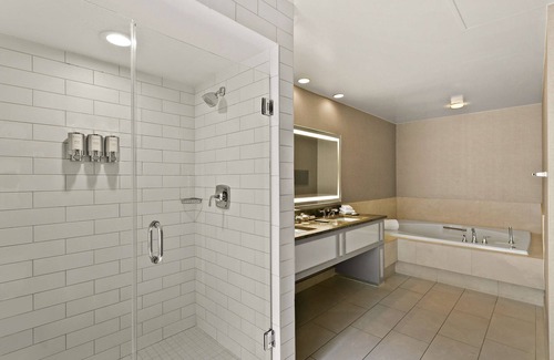 Downtown Baltimore Hotel | Best Value, Quality Stay! Close to M&T Bank Stadium, Pet-Friendly, w/ Pool
