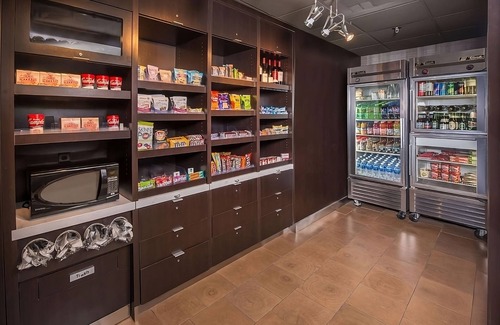 Columbia Hotel | Best Value, Quality Stay! Near Hyper Kidz, Pets are Allowed Here, w/ Pool!