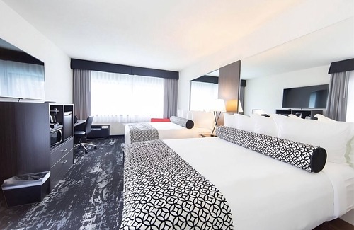 Riverside Hotel | Best Value, Quality Stay! Pets are Allowed, Near Mobius Children's Museum!