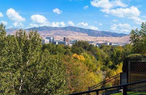 Central Rim Villa | BEST VIEW IN BOISE/ SAUNA / HOT TUB / CENTRAL / 4BR / SLEEPS 10 / LUX