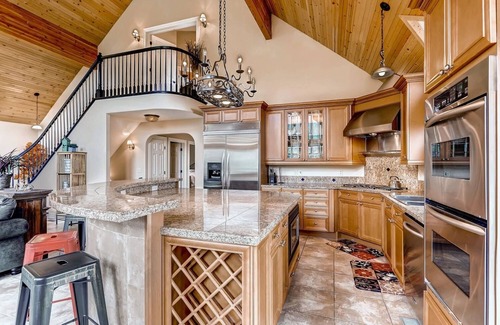 Evergreen Casa | 6 BDR Mountain Home 360 Vistas. ESQUÍ, roca roja, 24 minutos para DENVER. ¡¡BAÑERA DE HIDROMASAJE!!