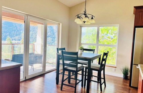 Sicamous Condominio | Best views in all of Sicamous!