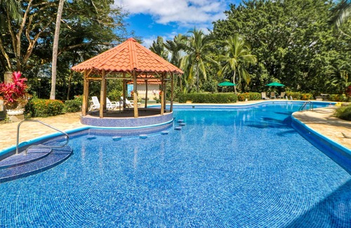 Damas Casa | Lovely condo near town & nature w/shared pool, volleyball, & balcony views