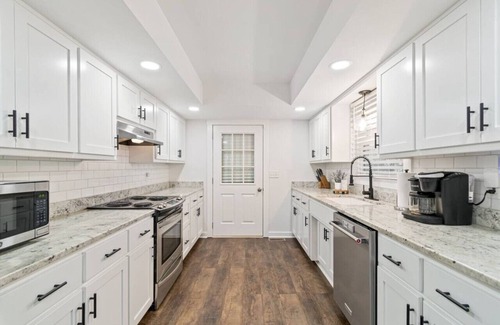 Winchester Apartamento | Best Views on Lake, TIki Hut, Boat Rental + More