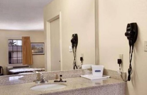 Viavant - Venetian Isles Hotel | Best Way Inn & Suites