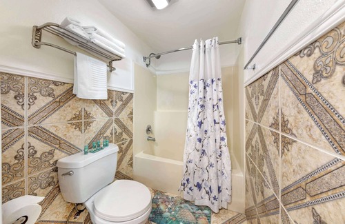 Sunset Beach Hotel | Best Western Harbour Inn & Suites Huntington - Sunset Beach