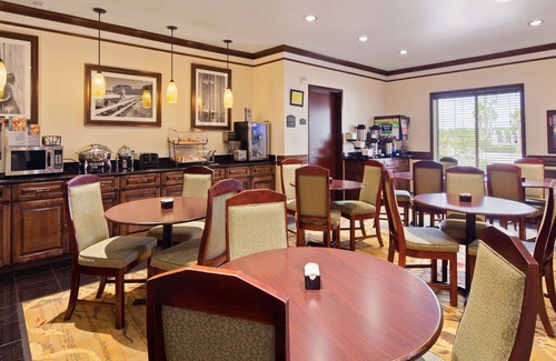 Edna Hotel | Best Western Lone Star Inn