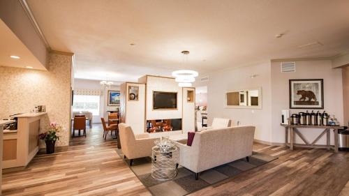 Golden Hotel | Best Western Mountainview Inn