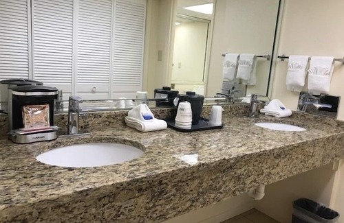 Moorings Hotel | Best Western Naples Inn & Suites
