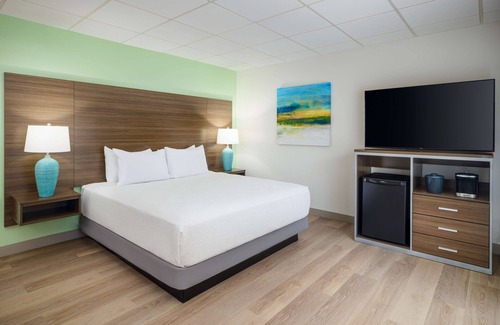 Moorings Hotel | Best Western Naples Inn & Suites