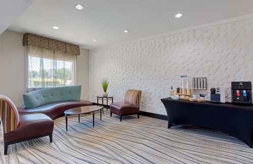 Grand Prairie Hotel | Best Western Plus Arlington North Hotel & Suites