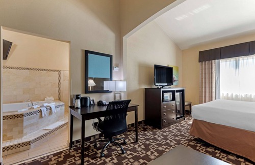 Grand Prairie Hotel | Best Western Plus Arlington North Hotel & Suites