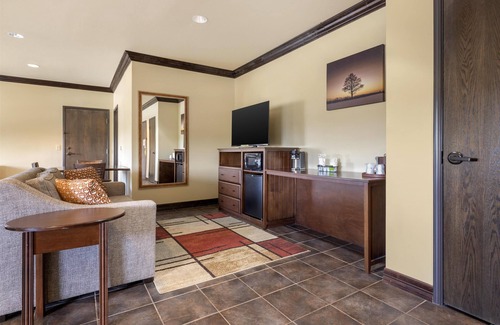Stillwater Hotel | Best Western Plus Cimarron Hotel & Suites