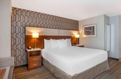 Commerce Hotel | Best Western Plus Commerce Hotel