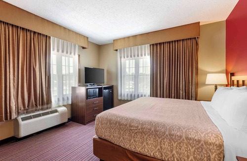 Columbiana Hotel | Best Western Plus Dutch Haus Inn and Suites