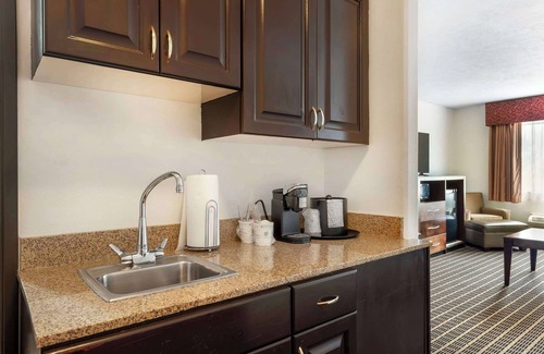 Pueblo Hotel | Best Western Plus Eagleridge Inn & Suites
