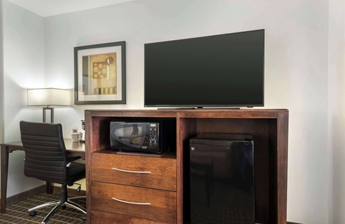 Pueblo Hotel | Best Western Plus Eagleridge Inn & Suites