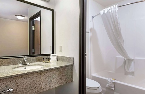 Pueblo Hotel | Best Western Plus Eagleridge Inn & Suites